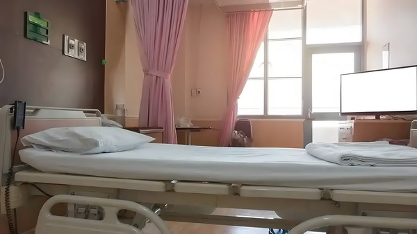 父母随迁入户深圳条件_日本褐发少女控告大阪府因遭学校强迫染黑发 女控告大阪娘动手的是丈母